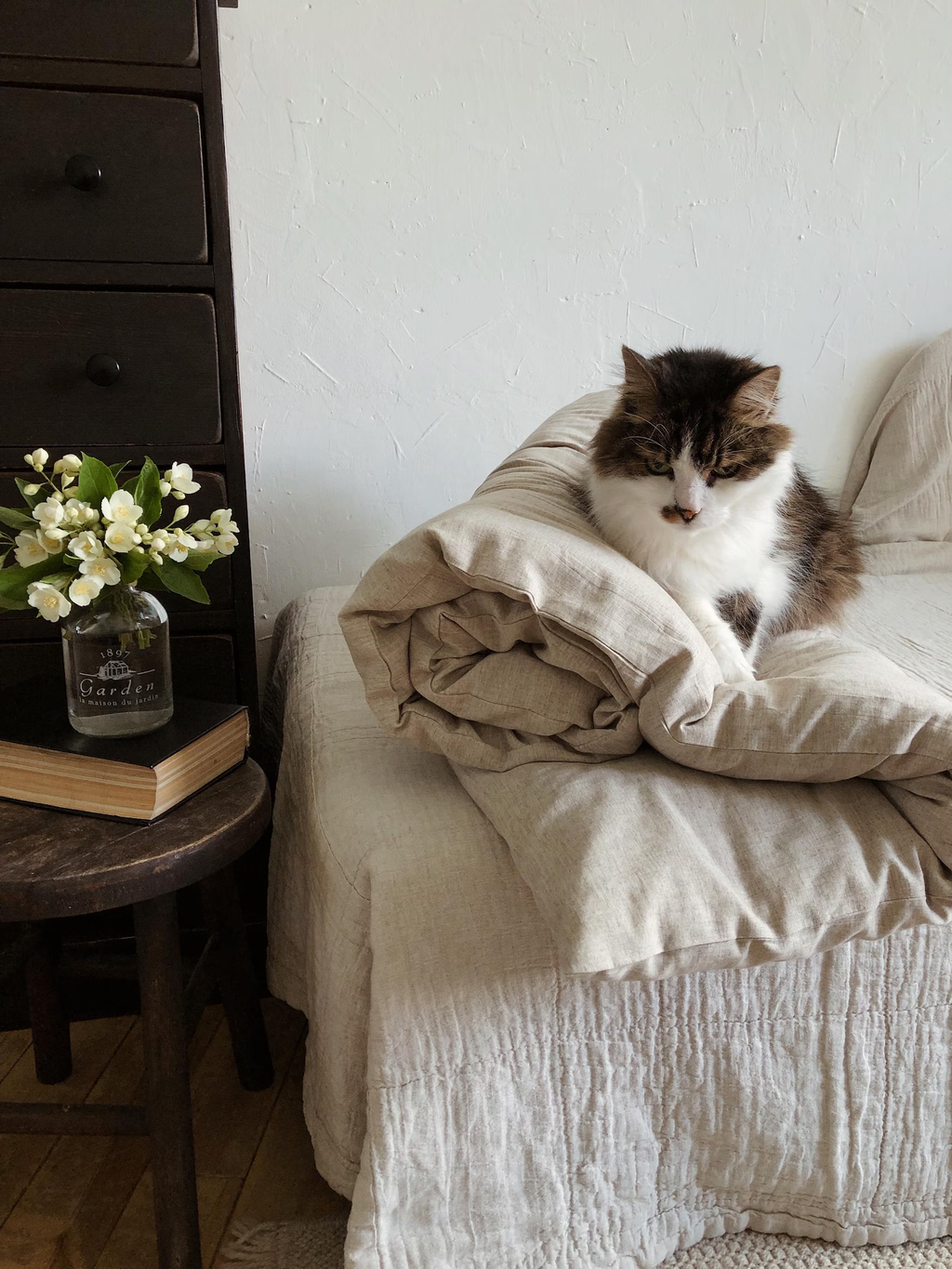 100% Organic Linen Quilted Sofa Throw – Pet, Child Friendly Furniture Cover
